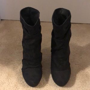 Women’s size 6. Never worn.